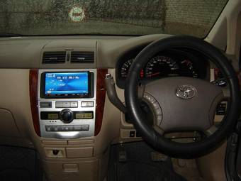 2004 Toyota Ipsum Photos