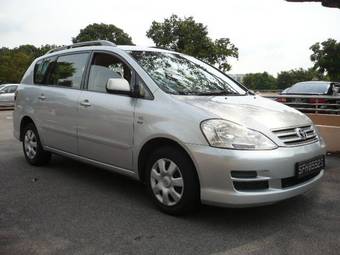 2004 Toyota Ipsum Photos