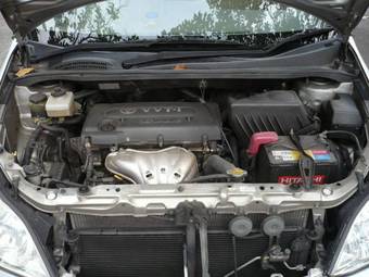 2004 Toyota Ipsum Photos