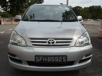 2004 Toyota Ipsum Pictures