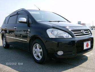 2004 Toyota Ipsum Photos
