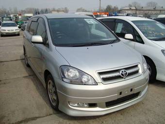 2004 Toyota Ipsum Pics