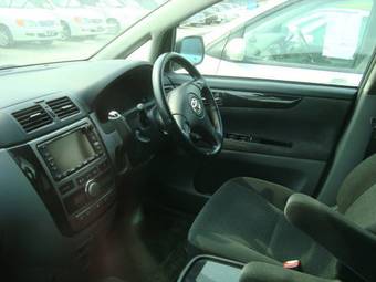 2004 Toyota Ipsum Pictures