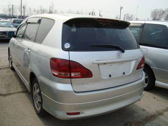 2004 Toyota Ipsum Pictures