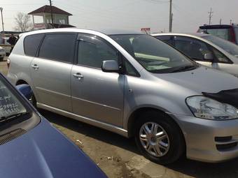2004 Toyota Ipsum Pictures