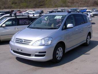 2004 Toyota Ipsum Pictures