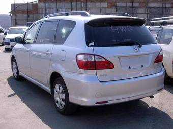 2004 Toyota Ipsum Pictures