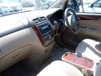 2004 Toyota Ipsum Pictures