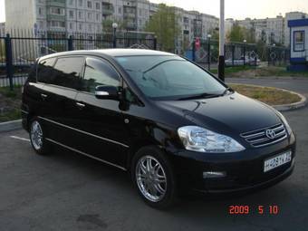 2004 Toyota Ipsum Photos
