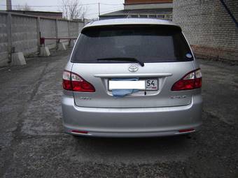 2004 Toyota Ipsum Photos