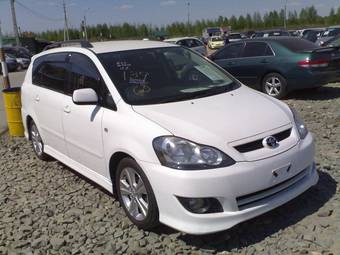 2004 Toyota Ipsum Pictures