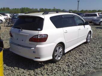 2004 Toyota Ipsum Pictures