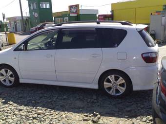 2004 Toyota Ipsum Photos