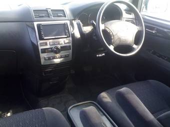 2004 Toyota Ipsum Photos