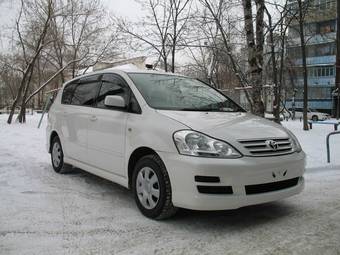 2004 Toyota Ipsum Images