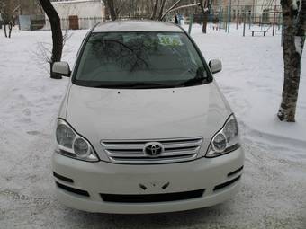 2004 Toyota Ipsum Pictures
