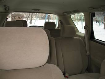 2004 Toyota Ipsum Pictures