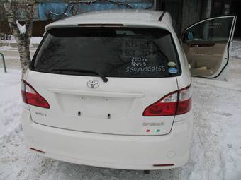 2004 Toyota Ipsum Pictures