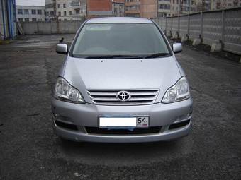 2004 Toyota Ipsum Photos