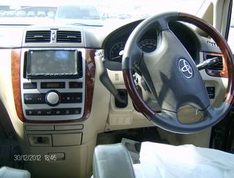 2004 Toyota Ipsum Pictures