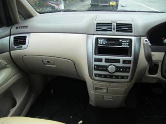 2004 Toyota Ipsum Photos