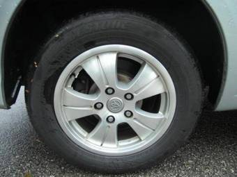 2004 Toyota Ipsum Pictures