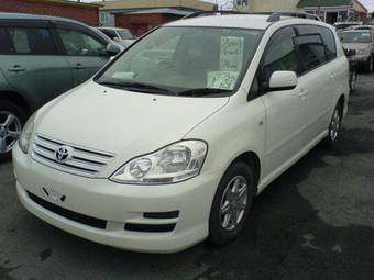 2004 Toyota Ipsum Photos