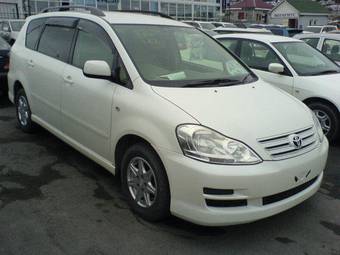 2004 Toyota Ipsum Pictures