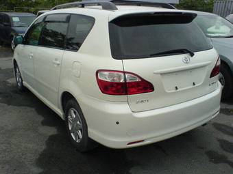 2004 Toyota Ipsum Photos
