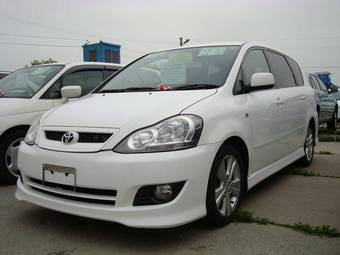 2004 Toyota Ipsum Pictures