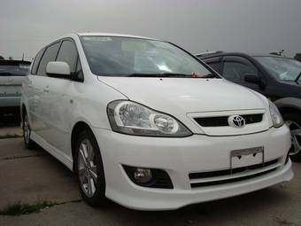 2004 Toyota Ipsum Photos