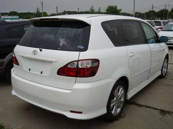 2004 Toyota Ipsum Pictures