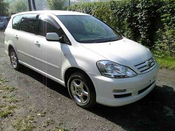 2004 Toyota Ipsum Photos
