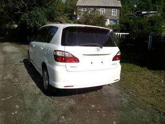 2004 Toyota Ipsum Pictures