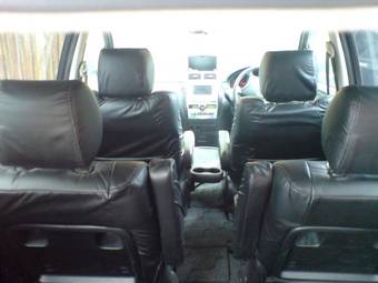 2004 Toyota Ipsum Pictures