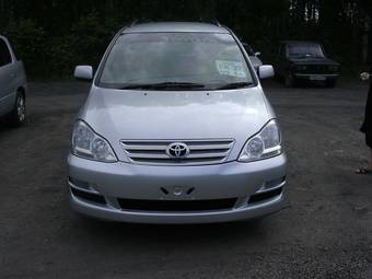 2004 Toyota Ipsum Photos