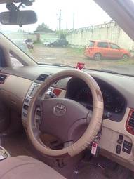 2004 Toyota Ipsum Photos