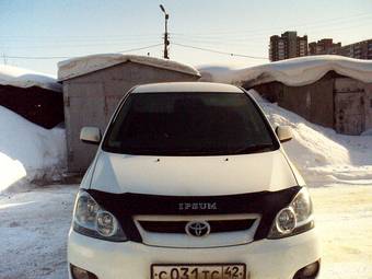 2004 Toyota Ipsum Photos