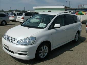 2004 Toyota Ipsum Pictures