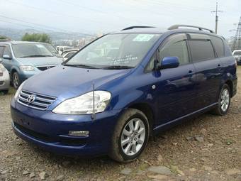 2004 Toyota Ipsum Photos