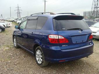 2004 Toyota Ipsum Photos