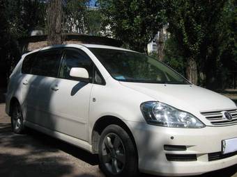 2004 Toyota Ipsum Pictures