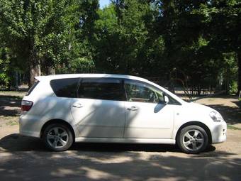 2004 Toyota Ipsum Pics