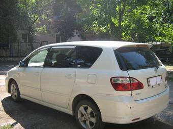 2004 Toyota Ipsum Pictures