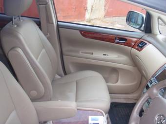 2004 Toyota Ipsum Photos