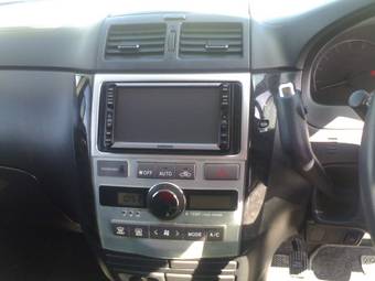 2004 Toyota Ipsum Pictures