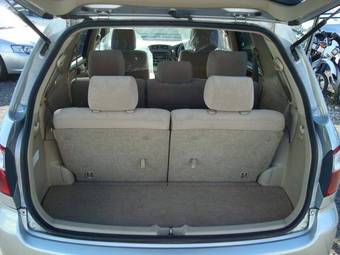 2004 Toyota Ipsum Pictures