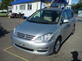 2004 Toyota Ipsum Pictures