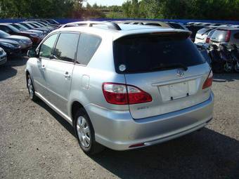 2004 Toyota Ipsum Photos
