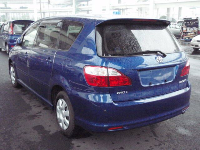 2005 Toyota Ipsum